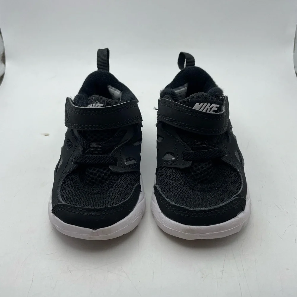 Nike Free Run 2 babies black suede sneakers size 5C
